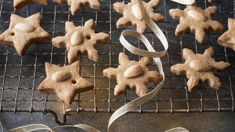 Low-sugar Christmas biscuits